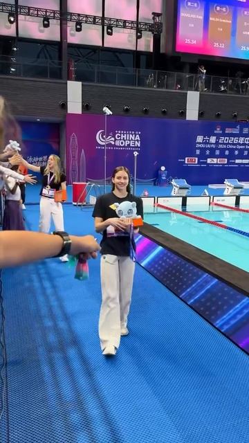 Кейт Дуглас подарила китайской болельщице медаль «China Open»❤️👍🔥