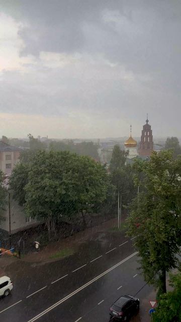 Мощный ливень в Ярославле. Прохождение атмосферного фронта.