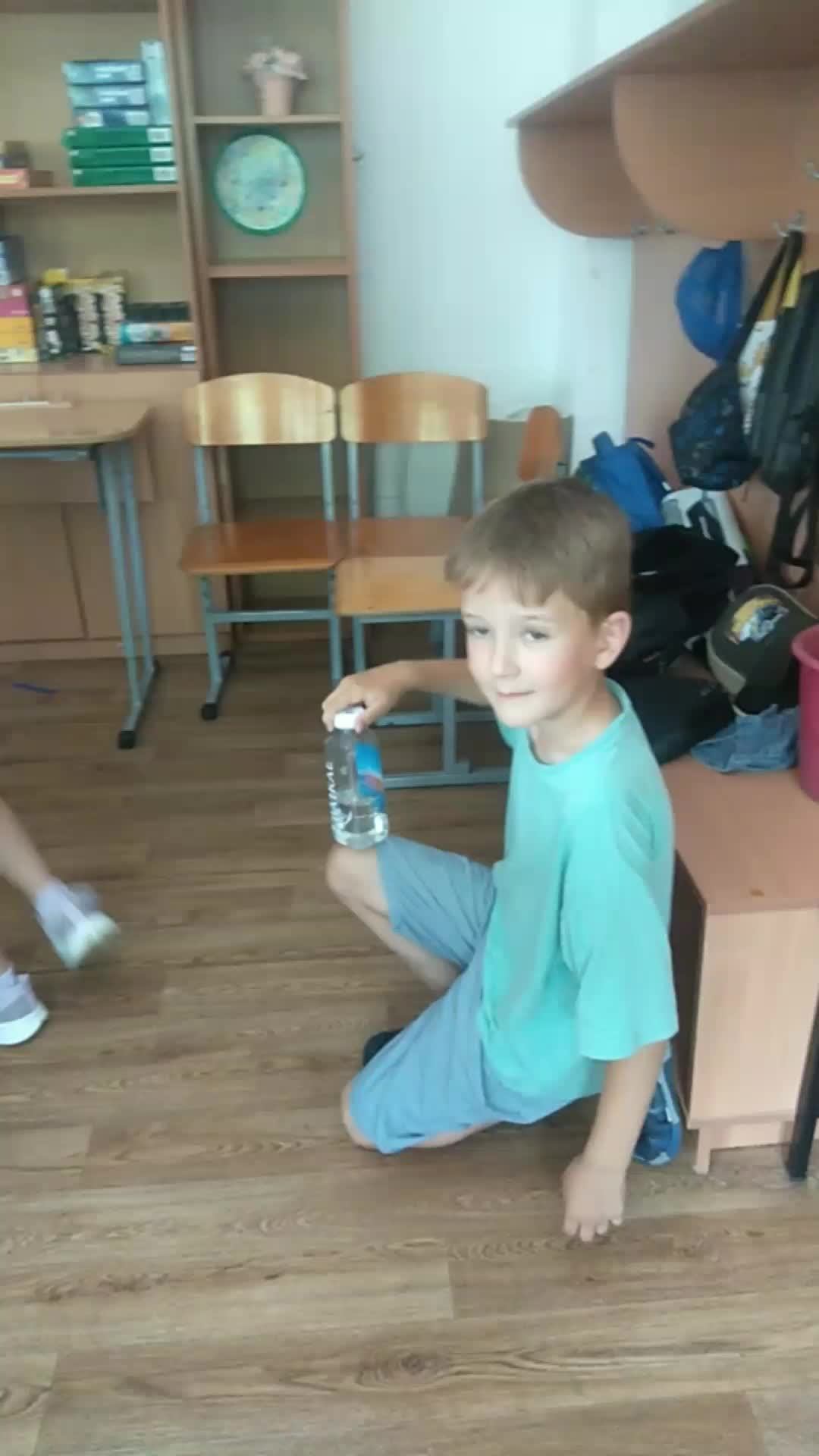 вторая часть кидание бутылки