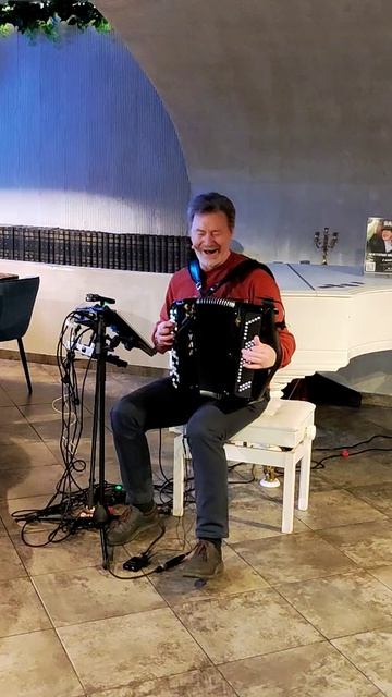 Постучалась в дом боль незваная