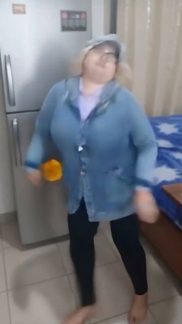 1000062327.mp4потанцуем