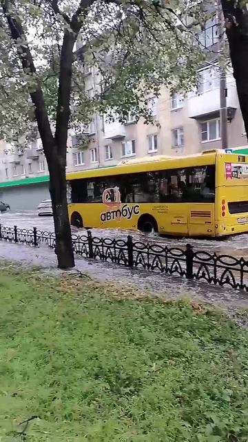 Затопило! Ярославль поплыл! Мощный ливень в Ярославле. Прохождение атмосферного фронта.