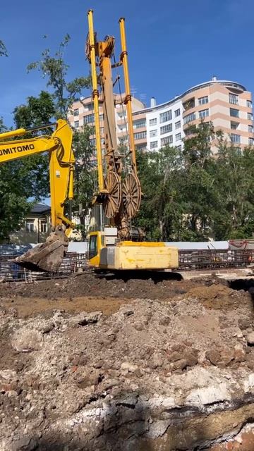 Нулевой цикл в динамике! 🚜 Мощная техника готовит котлован для будущего фундамента. 🏗