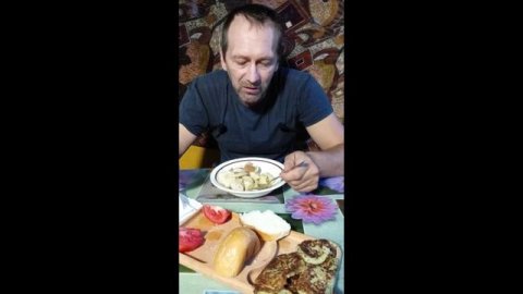 Мукбанг. Вечерний ужин - перекус по простому.