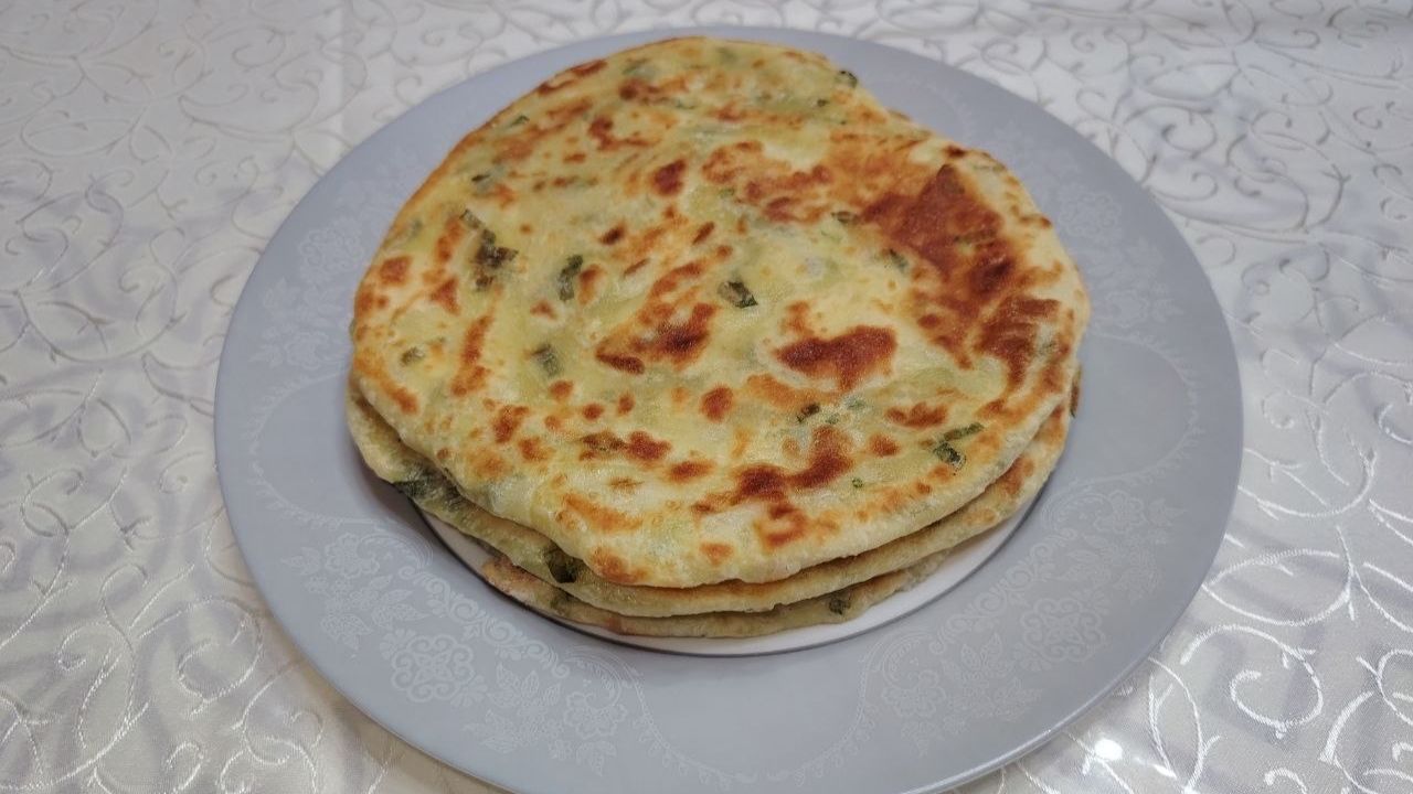 Лепёшка с луком: рецепт, который запретят в кулинарных чатах.
