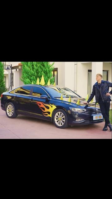 Декорирование черного автомобиля