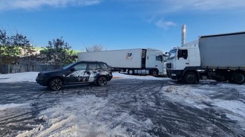 BMW x5 e53 тянет фуру 30тонн