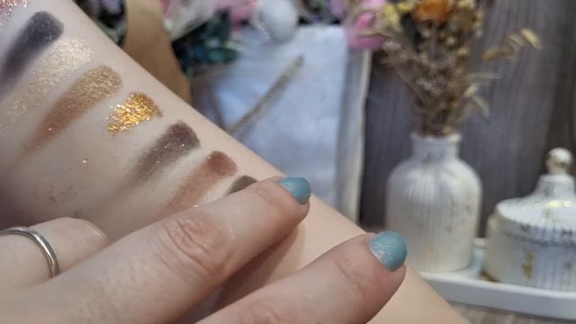 Палетка Makeup Revolution- Crystal Luxe