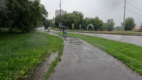 В дождь на велосипеде