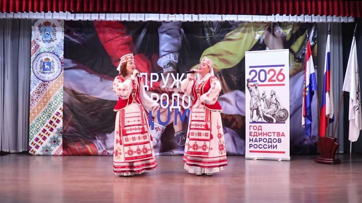 Песня «Гармоник грае», исп. Инна Сухачевская и Дарина Аннина