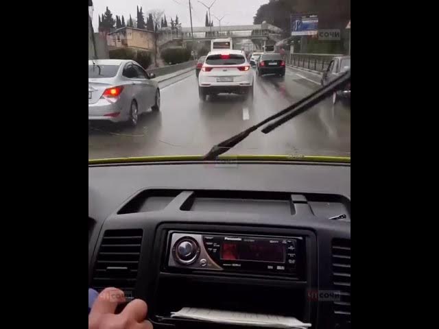 В Сочи водитель принципиально не пропускал скорую помощь