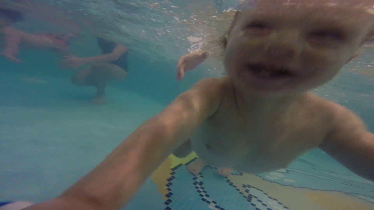 Грудничковое плавание - мой веселый звонкий мяч (swim Baby Underwater)