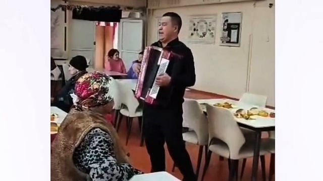 КАРЫЛАР ҮЙҮНДӨ ЫРДАП, ЧЫДАБАЙ ЫЙЛАП ЖИБЕРДИ