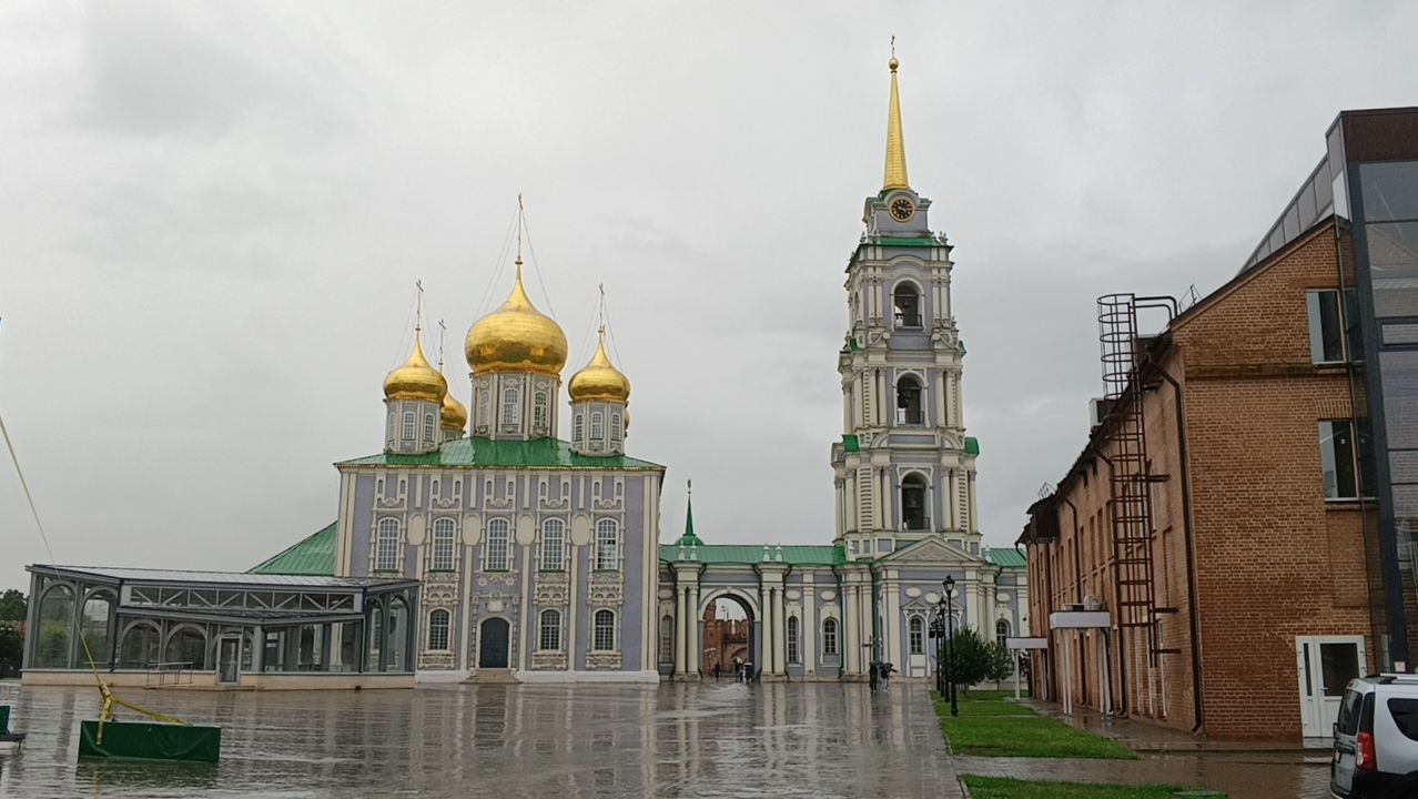 Опять поехала. Я в Туле. Кто гуляет под ливнем? Я! Кремль. Прогулка под проливным дождем