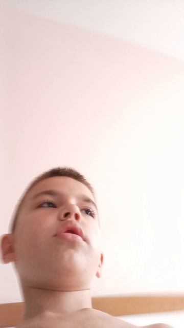 р