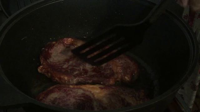 Готовим бюджетный стейк Рибай травяного откорма с початками кукурузы.Секрет идеального стейка