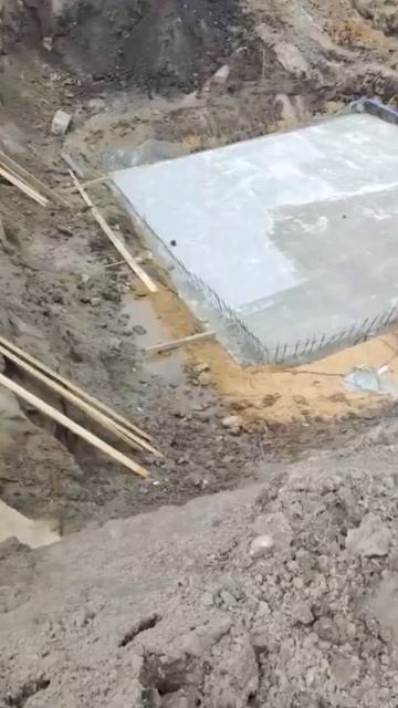 От котлована к надежному фундаменту! 🏗 Закладываем прочную основу будущего объекта. 🏙