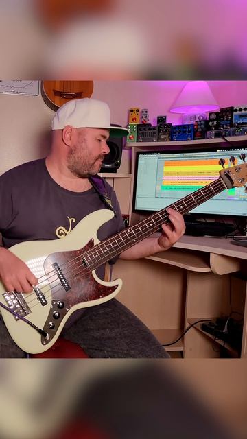 Фанк на бриджевом датчике на басу Keipro, звукосниматели YHL Neptune 
.
.
.
#ernieballstrings
