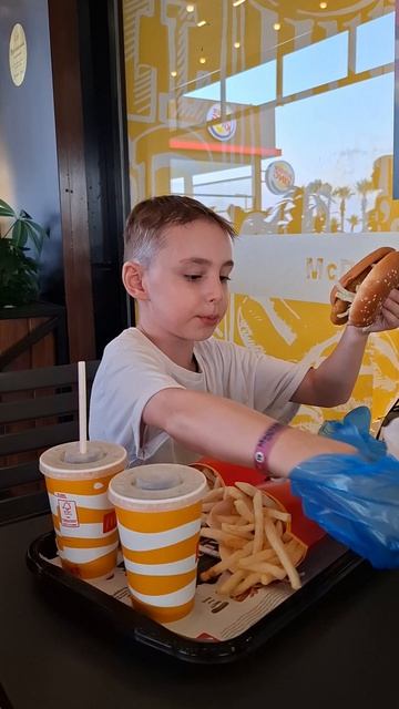 Пробую загроничный Макдональдс 🍔🤗
