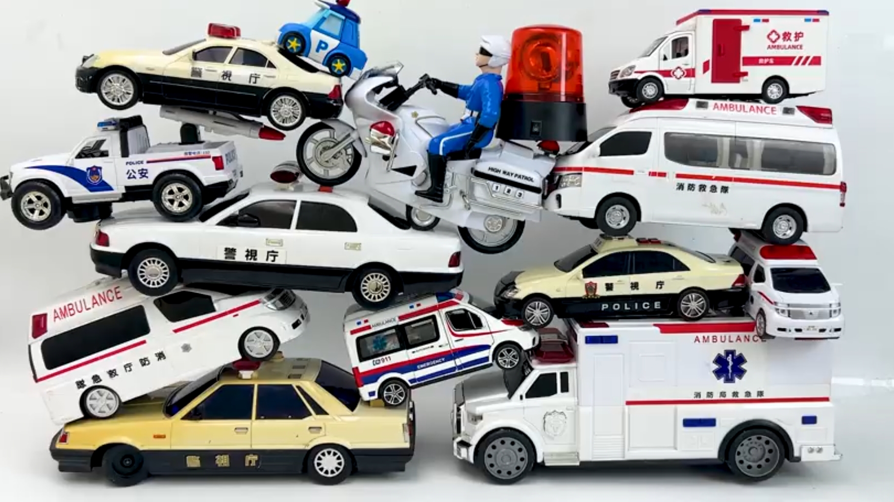 Мультик для детей про машинки . Играем в ПОЛИЦЕЙСКИЕ 🚔 машинки