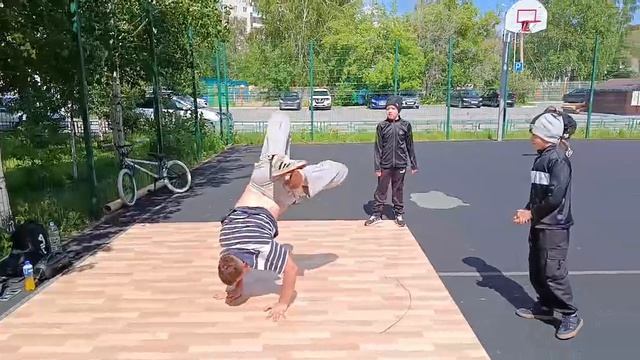 Добавляю микро движений
танцы|Брейкданс
