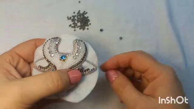 Брошь из бисера 