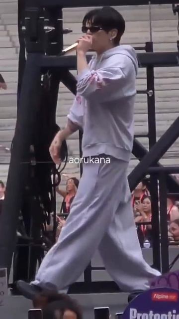 17.07.саундчек- Париж-Чонгук 💜в светлом это редкость 😉