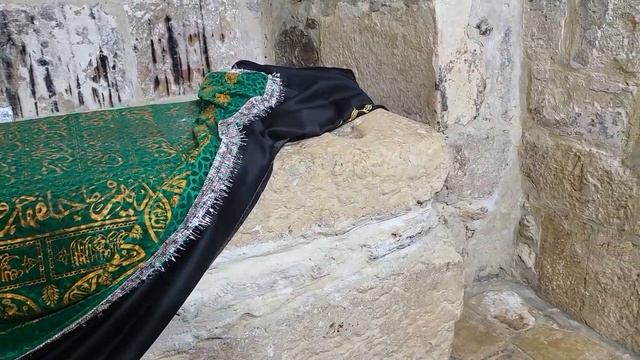 Я приложила к огромной святыне - могиле святой Пелагии ваши письма и платочки для освящения