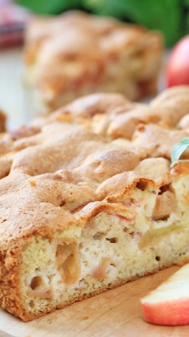 Шарлотка с яблоками