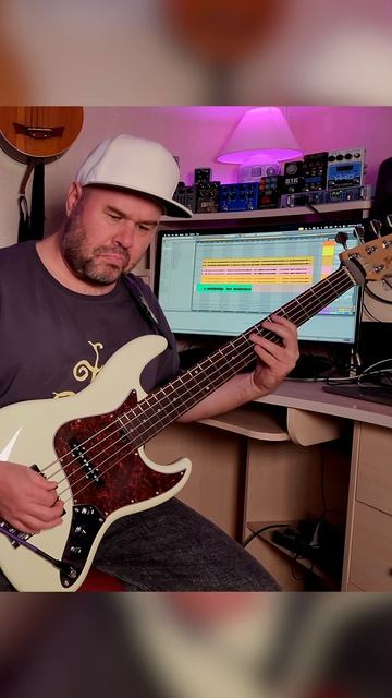 Рокабилли на нековом датчике на басу Keipro, звукосниматели YHL Neptune 
.
.
.
#ernieballstrings