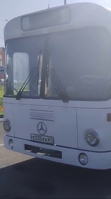 Ретро автобус Мерседес