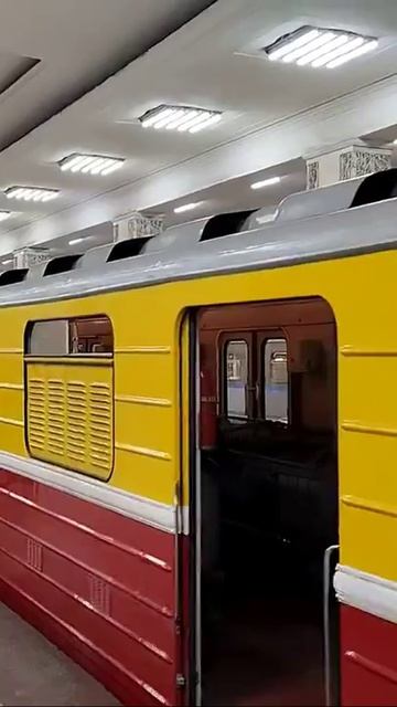 Контакно-аккумуляторный вагон метро