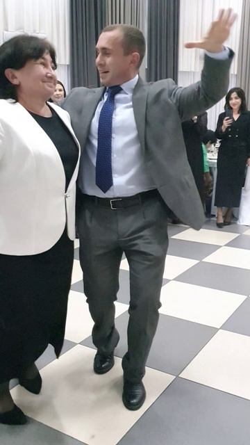 На кавказской свадьбе