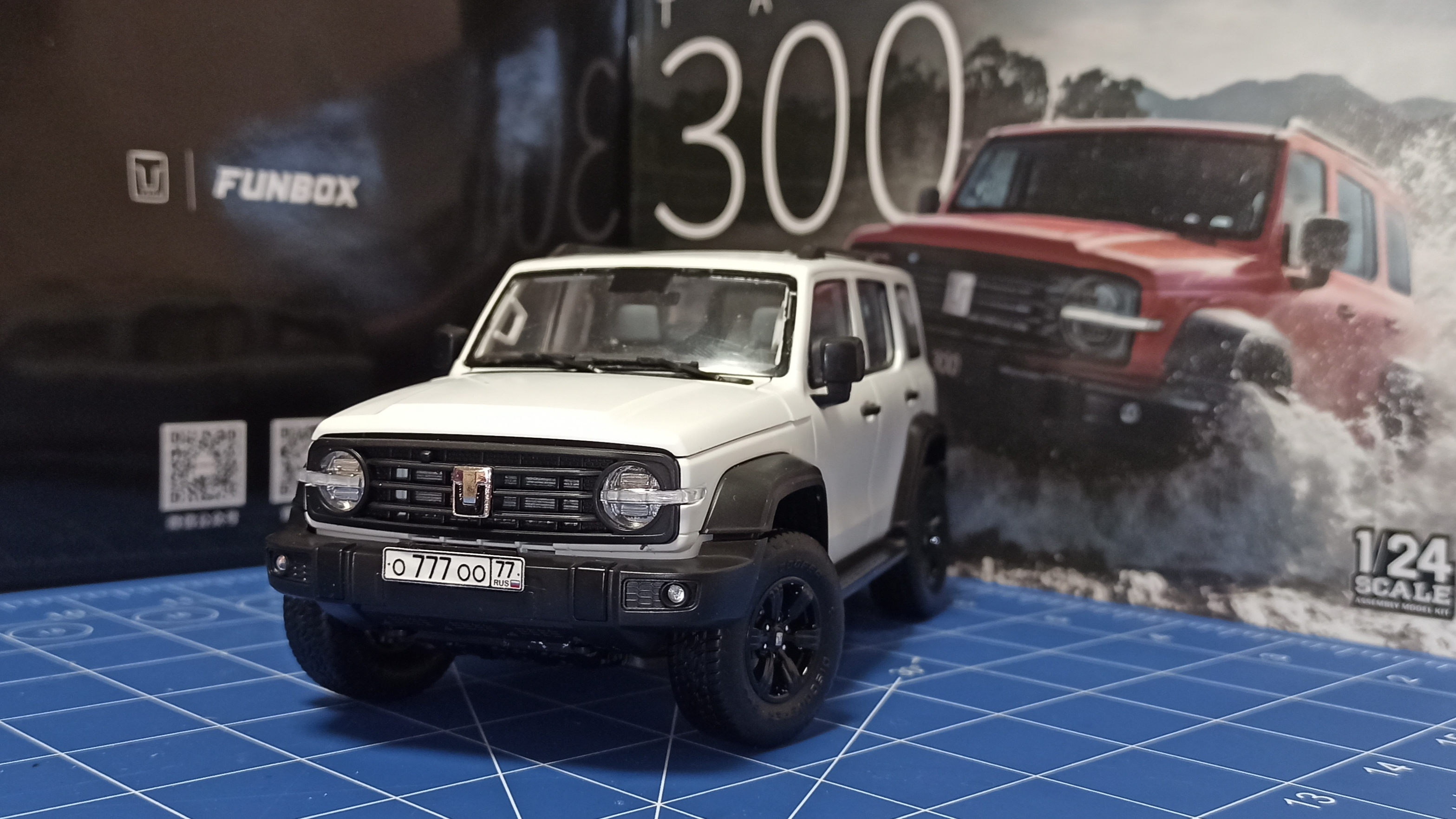 Распаковка и сборка модели Tank 300 от Funbox. 1_24. Сборка модели. Перезалив.