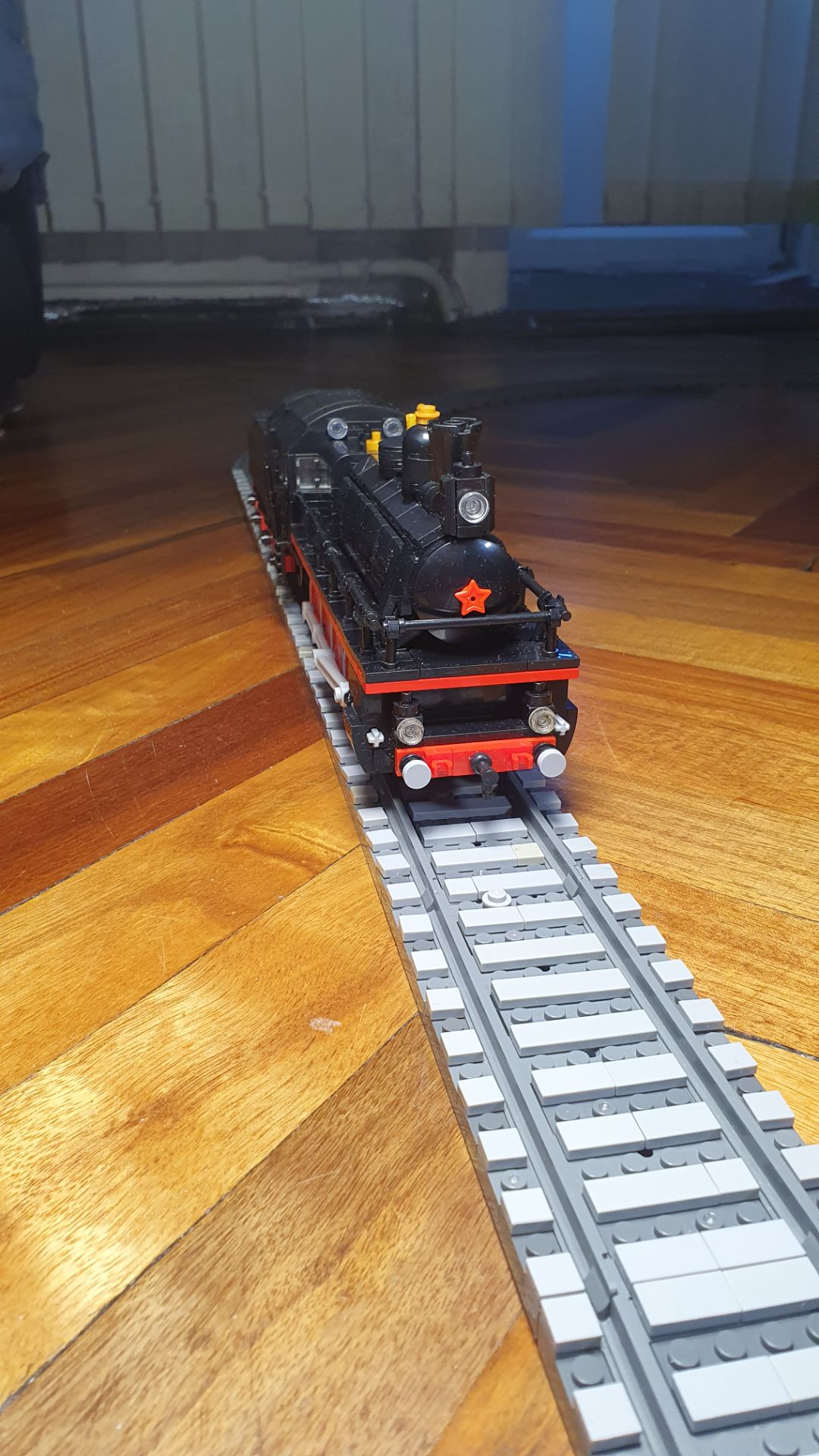Просто катаю паровоз из LEGO.  самоделка  из лего!