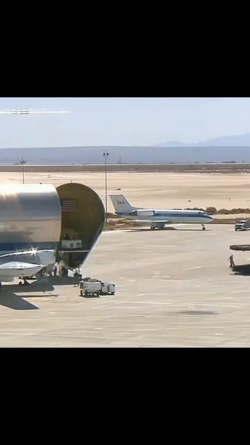 Самолет-трансформер возил детали Saturn V 🚀