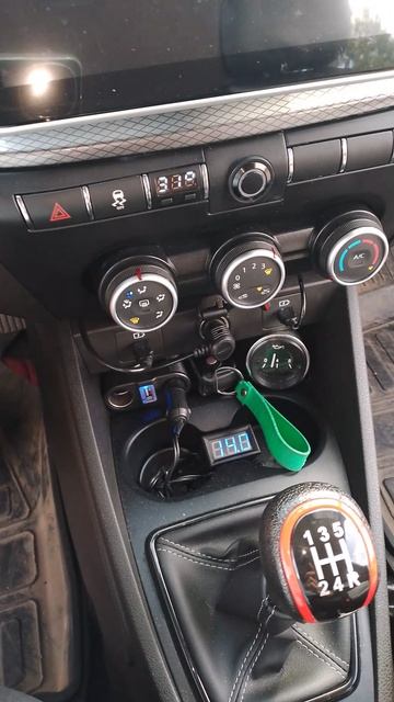Выветриваю автомобиль после парковки на Солнце