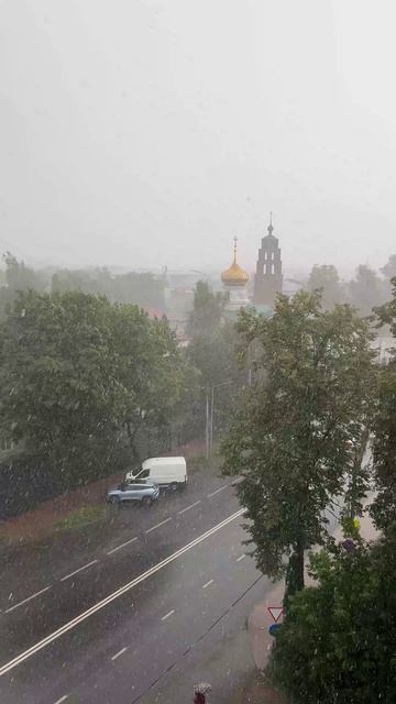 Мощный ливень в Ярославле. Прохождение атмосферного фронта.