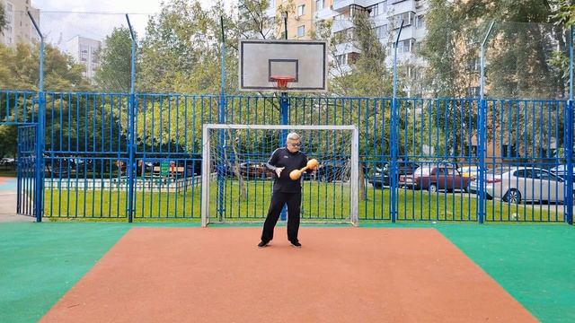 Фитнес упражнения с деревянной гантелей весом 2.0 кг (2)