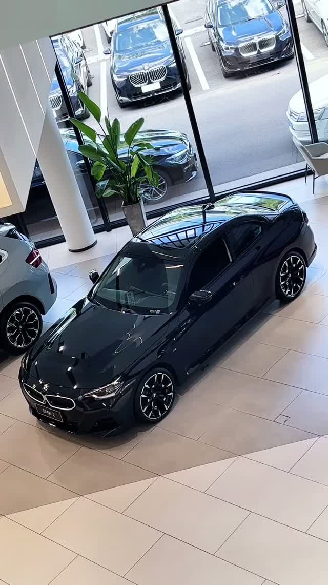 BMW 225i 2026