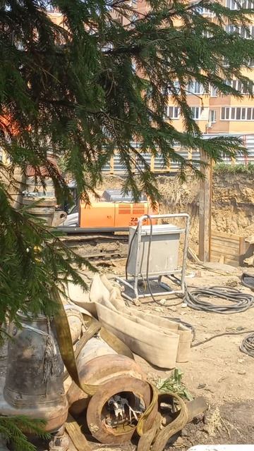 Из-за УК Стандарт в Новосибирске произошел обвал грунта на Горском микрорайоне, дыра увеличивается
