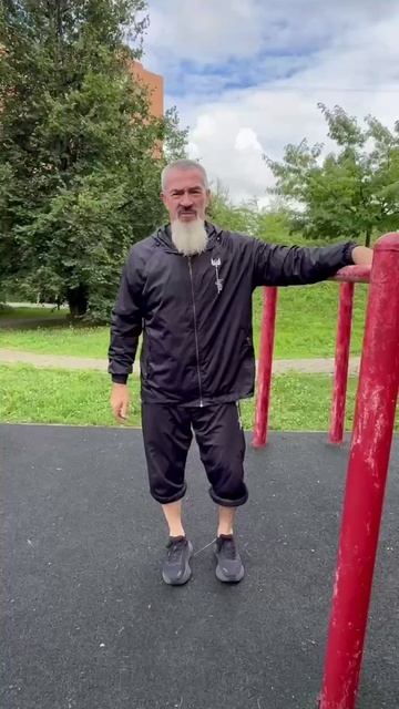 Подтягивания на брусьях