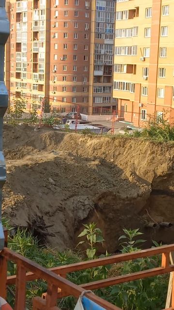 Из-за УК Стандарт в Новосибирске произошел обвал грунта на Горском микрорайоне, дыра увеличивается