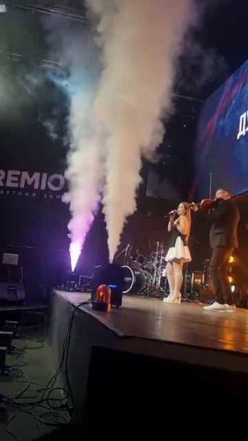 Вертикальный дым на концерт