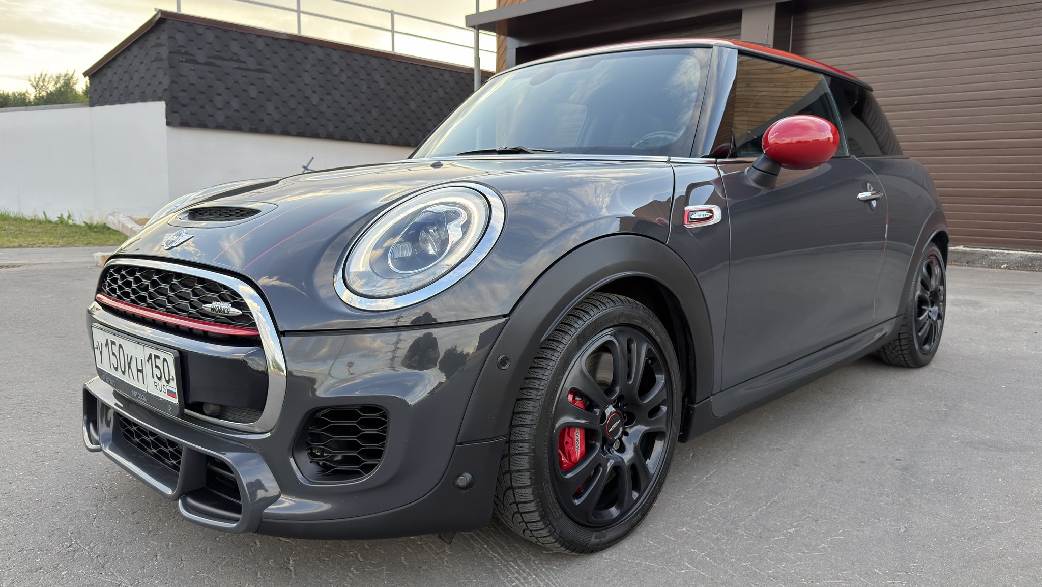 Mini Cooper John Works 2017, в максималке.