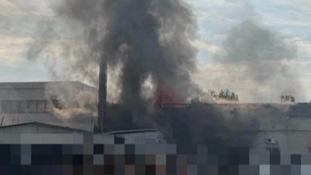 В Запорожье после прилета горят склады, сообщает ОВА.

Удар пришёлся по логистическим объектам в гор