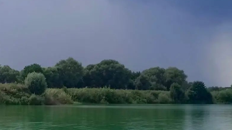 а вода то бирюзовая!