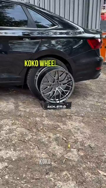 Volkswagen Jetta на примерке дисков в 18-ом диаметре 1.  HMD XF224 HB 2. Koko Wheels FF211 HB