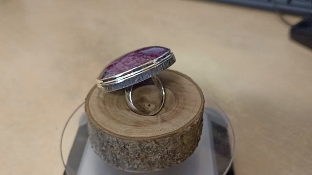 Серебряное кольцо с ЭВДИАЛИТОМ. левин павел серебро.