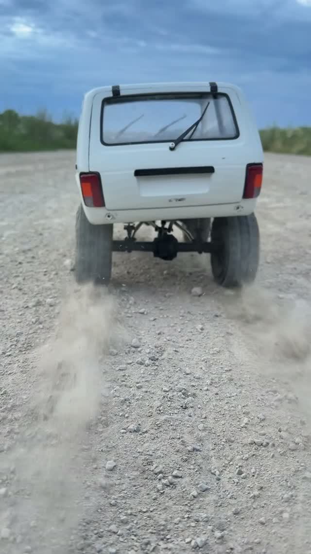 Старт на кастомной RC Ниве в замедленном видео) #rc #rccar #scale #rclife #rcmodel #niva #rcfun